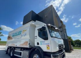 camion de livraison de pellets en vrac Lollier Energie