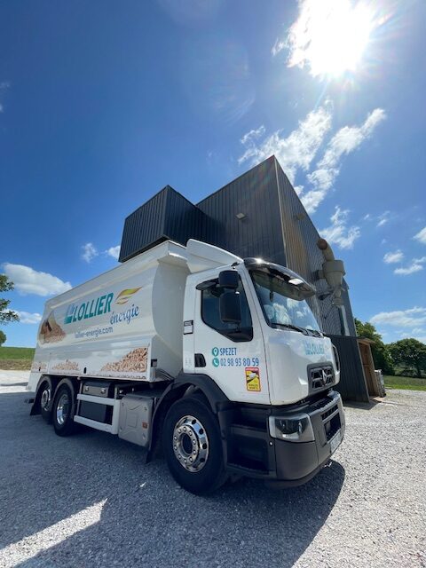 camion de livraison de pellets en vrac Lollier Energie